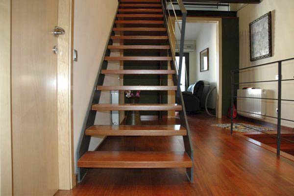 escaleras rectas en bilbao-bizkaia para aprovechar los metros cuadrados de las viviendasd