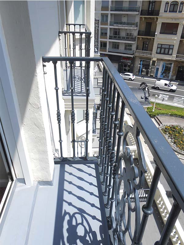 balcones de aluminio macizo en donostia san sebastian para el hotel de londres