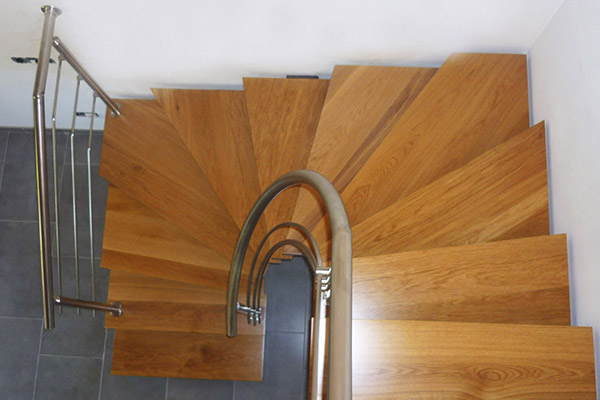 escaleras compensadas en bilbao bizkaia, con peldaños de madera a medida