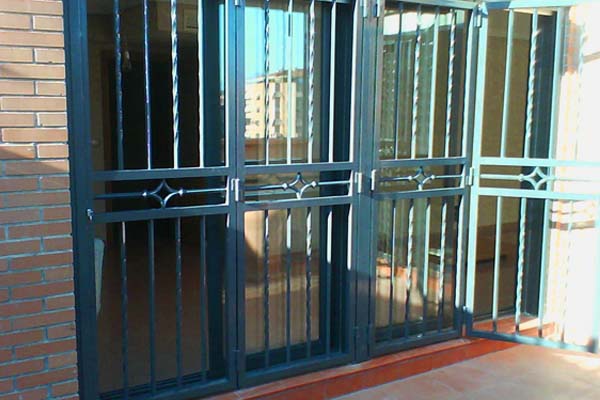mesa Arriesgado Bendecir Rejas metálicas | Ibarkalde S.L | Rejas para puertas y ventanas | Rejas de  hierro acero y aluminio.